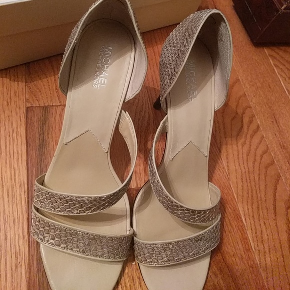 Sandals - Picture 2 of 5